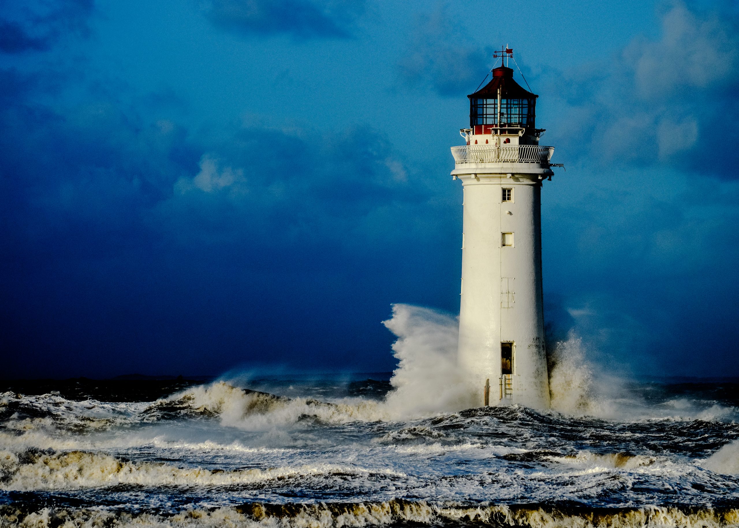 Lighthouse shows resilience by withstanding elements